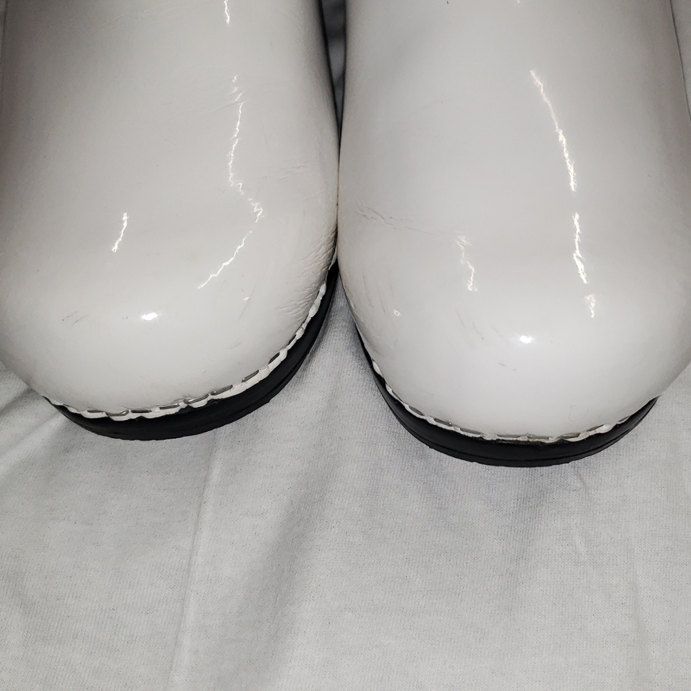 Koi Women's White and Black Clogs - Picture 5 of 12